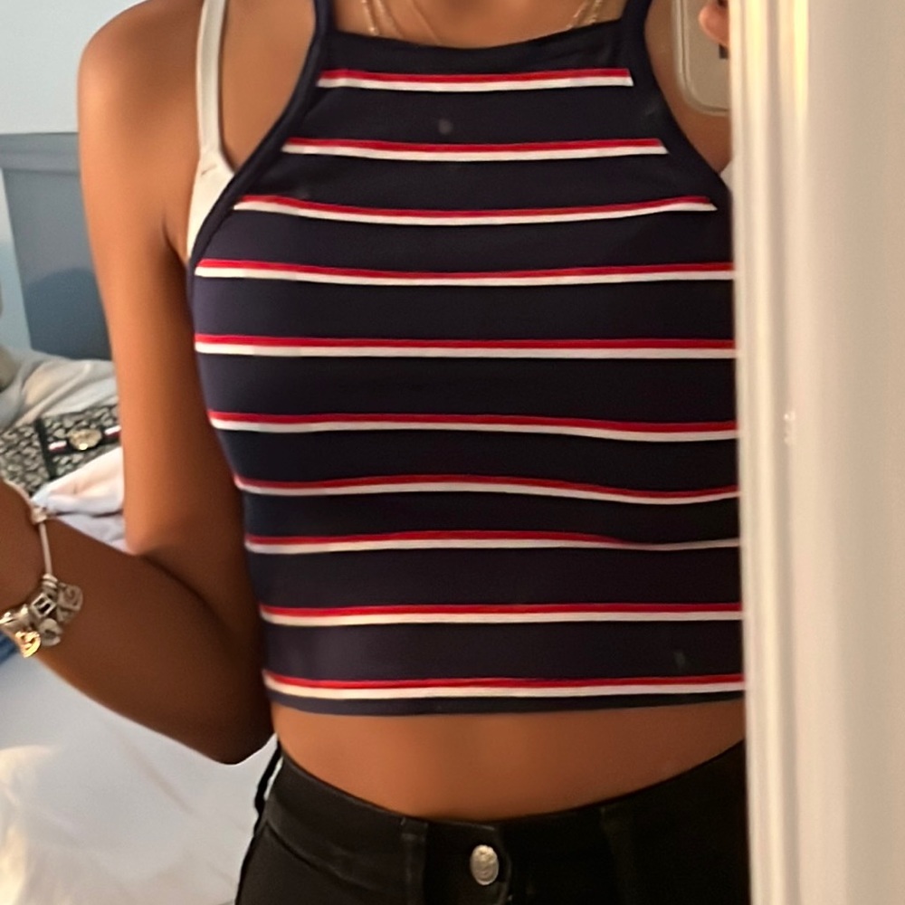 Cute H&M cropped top
